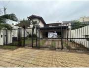 LOS LAURELES: BELLA RESIDENCIA, 3 SUITES, ESCRITORIO, JARDÍN, PISCINA, 9.450.000 USD.