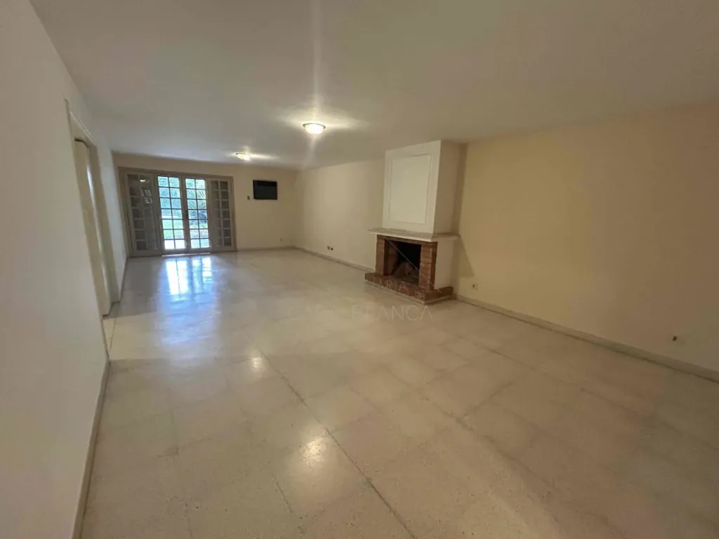 LOS LAURELES: BELLA RESIDENCIA, 3 SUITES, ESCRITORIO, JARDÍN, PISCINA, 9.450.000 USD. — foto 2