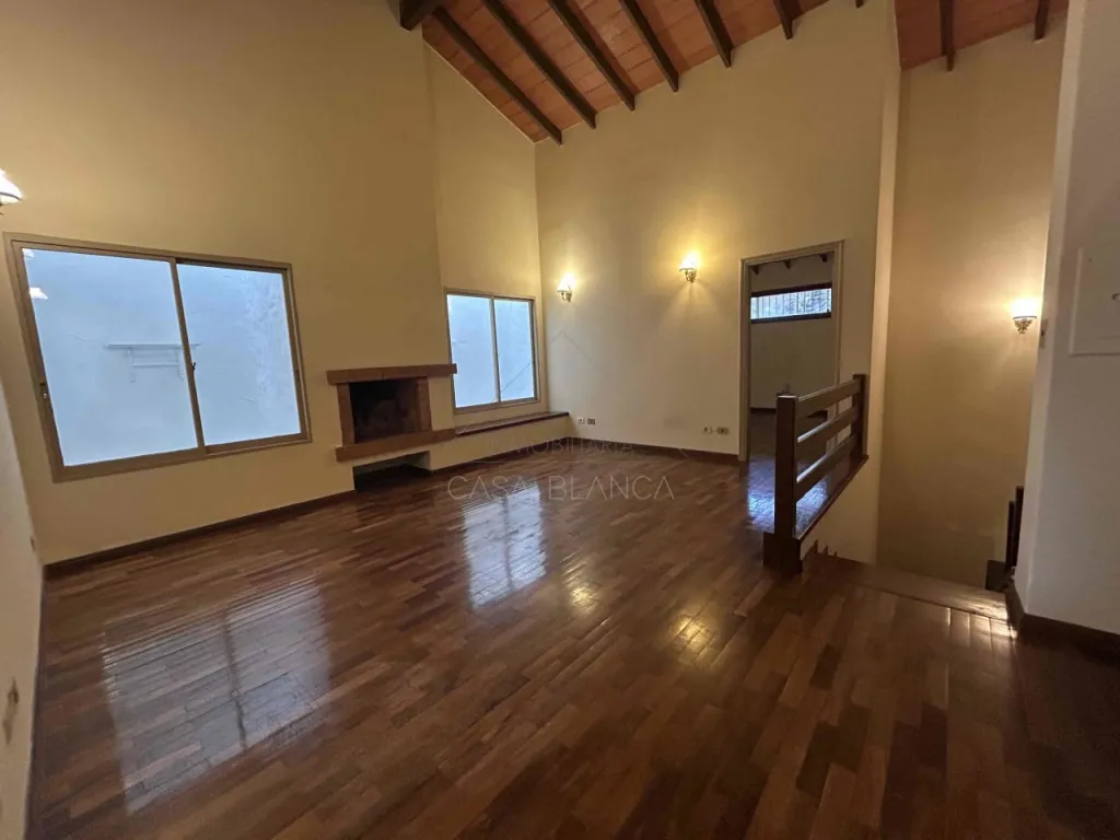 LOS LAURELES: BELLA RESIDENCIA, 3 SUITES, ESCRITORIO, JARDÍN, PISCINA, 9.450.000 USD. — foto 3