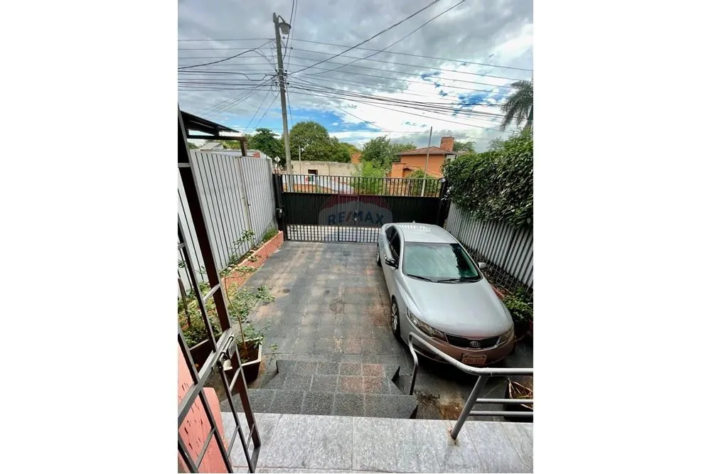 VENDO DÚPLEX AMOBLADO DE 3 DORMITORIOS EN LAMBARÉ — foto 2
