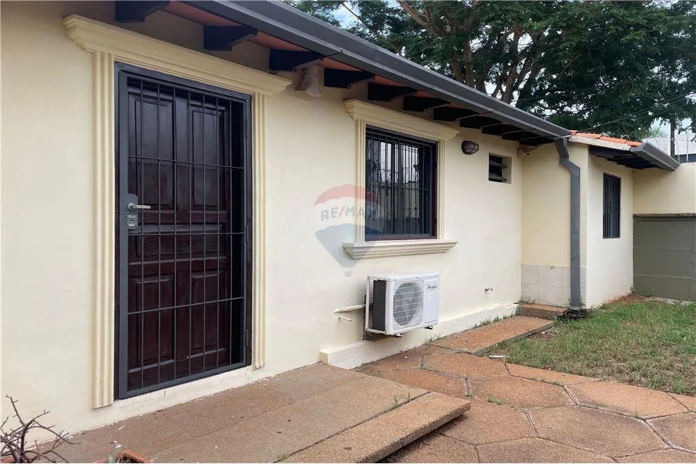 VENDO CASA SOBRE LUIS DE GASPERI, VILLA VIRGINIA - LAMBARÉ, A 400 MTS DE LA AV. CACIQUE — foto 2