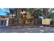 *CASA EN ALQUILER EN LAMBARE ZONA CANAL 13!* Hermosa Residencia en el Barrio Valle Yvate