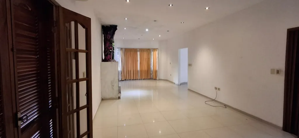 *CASA EN ALQUILER EN LAMBARE ZONA CANAL 13!* Hermosa Residencia en el Barrio Valle Yvate — foto 2