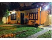 Coqueta casa ubicada sobre la Avda. Rca. Argentina