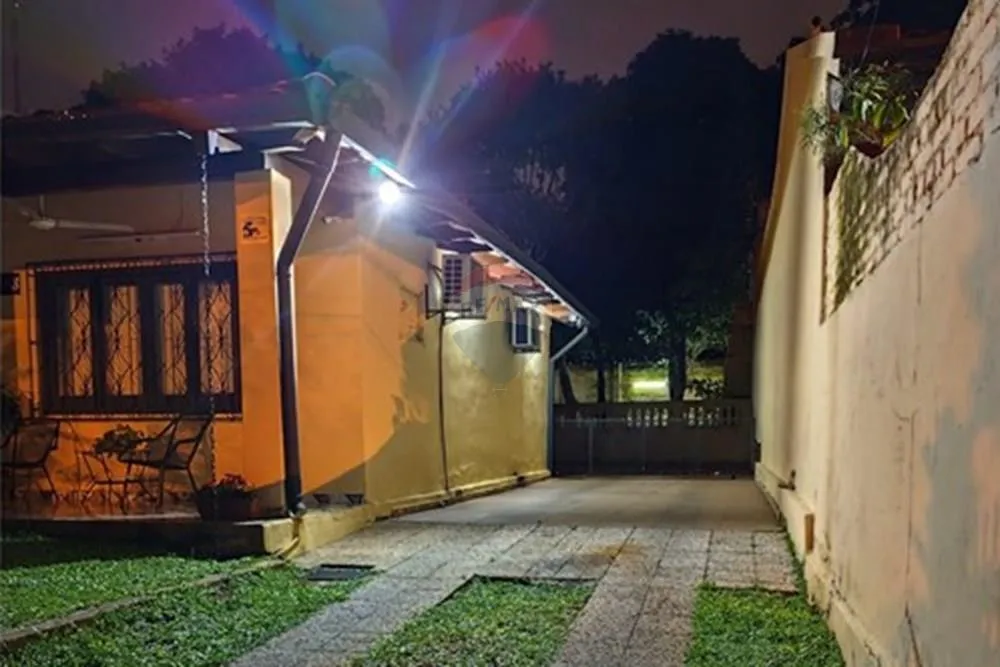 Coqueta casa ubicada sobre la Avda. Rca. Argentina — foto 3