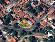 VENDO AMPLIO TERRENO DE 830 m2 CON CASA A REFACCIONAR, EN CENTRO DE LUQUE