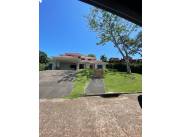 Hermosa Residencia con Piscina en el Parana Country Club