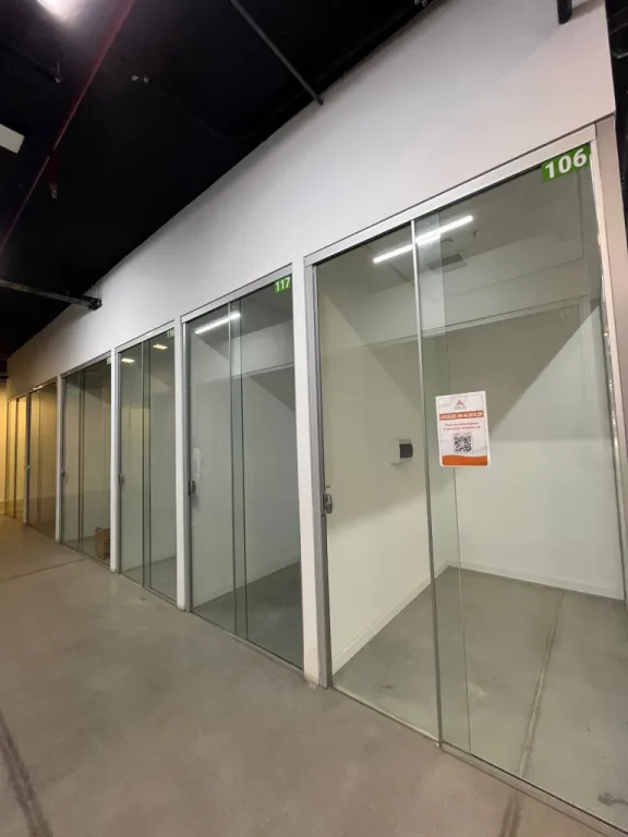 Alquilo o vendo salon comercial en galería M4 — foto 3