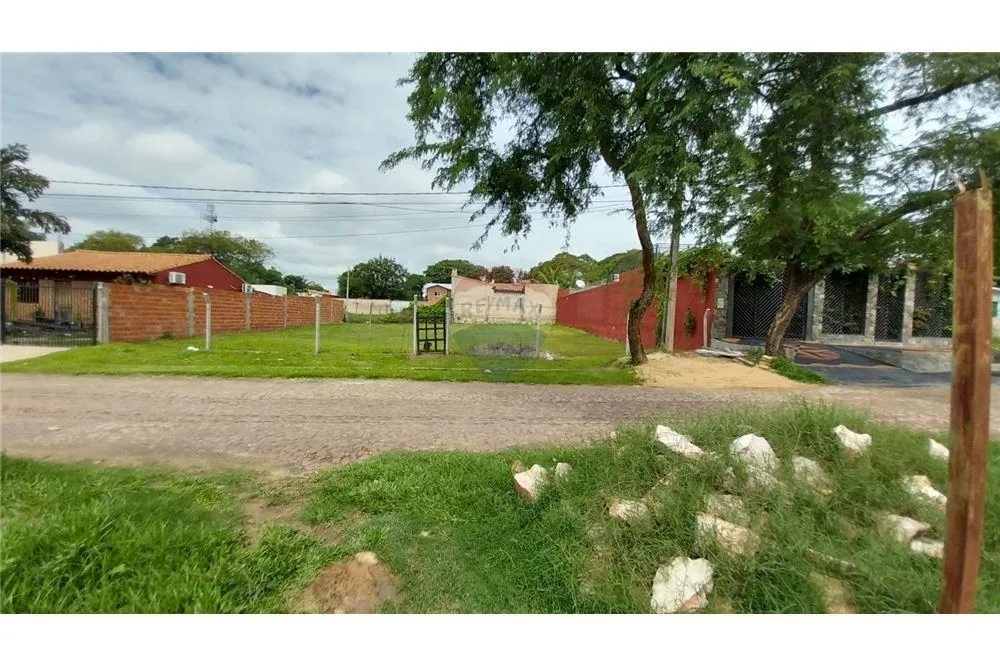 VENDO AMPLIO TERRENO IDEAL PARA DUPLEX O CHALET.! — foto 3
