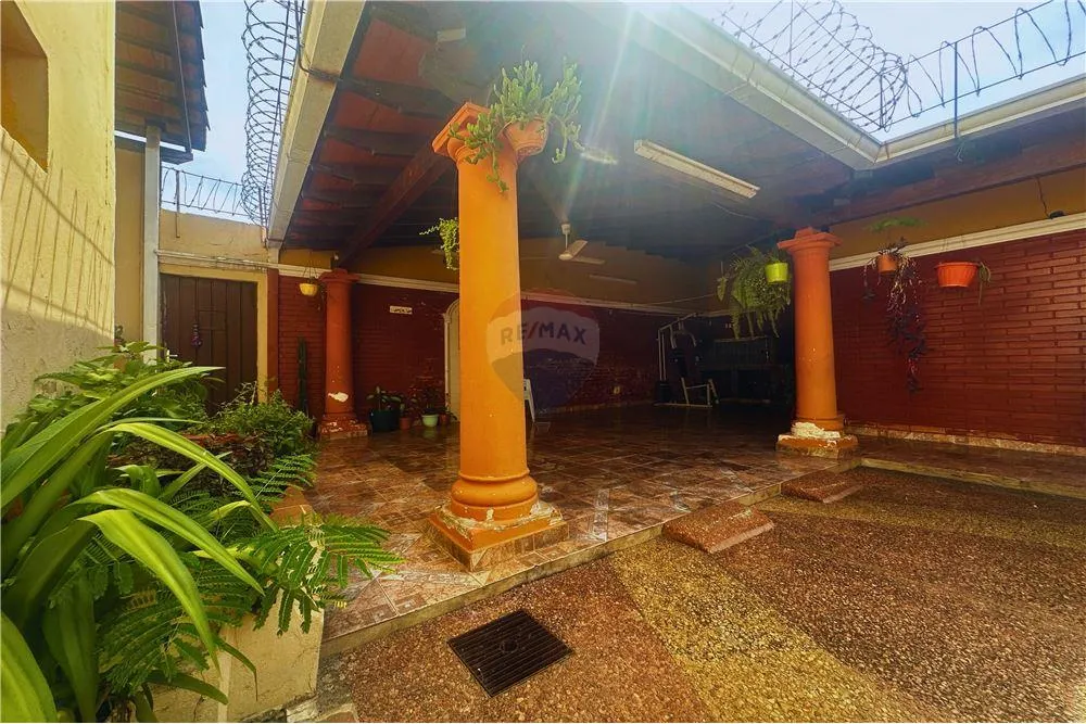 VENDO CASA DE 6 HABITACIONES EN BARRIO OBRERO - ASUNCIÓN — foto 3