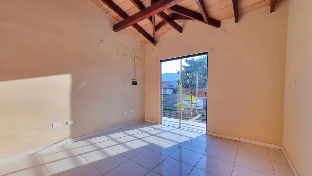 ALQUILO DÚPLEX EN LAMBARÉ — foto 2