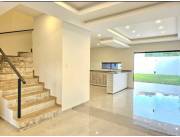 VENDO DUPLEX EN POZO - LUQUE ZONA MUNICIPALIDAD de 3 Dormitorios