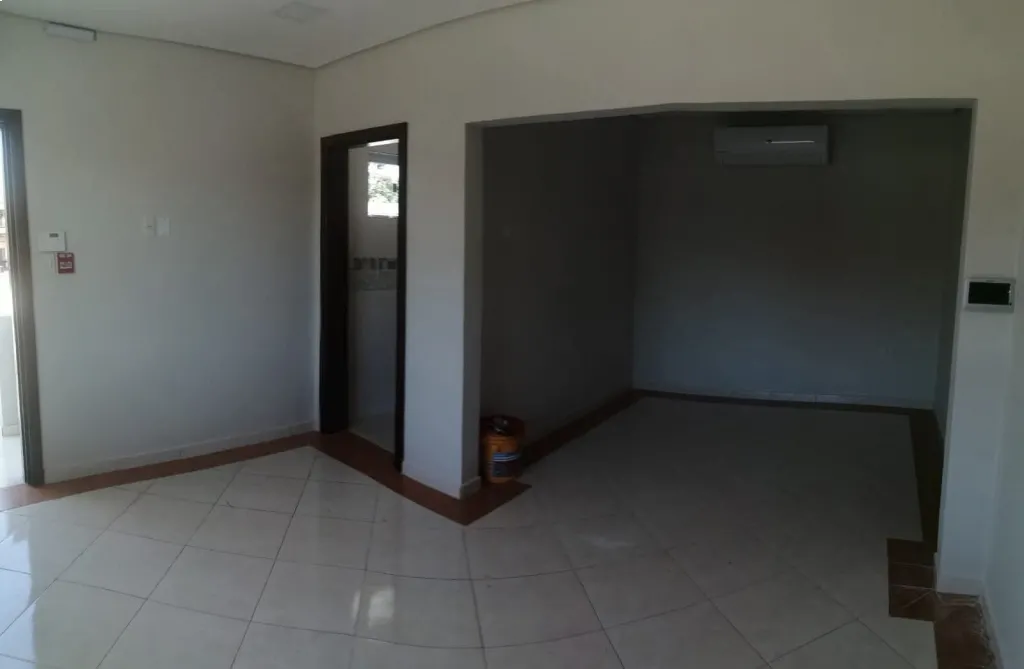 ALQUILO SHOWROOM CON OFICINAS SOBRE AVIADORES DEL CHACO COD 4188 — foto 2