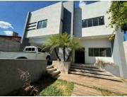 VENDO LUJOSA RESIDENCIA EN BARRIO NAZARET