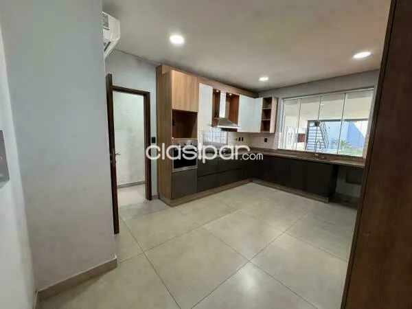 VENDO LUJOSA RESIDENCIA EN BARRIO NAZARET — фото 2