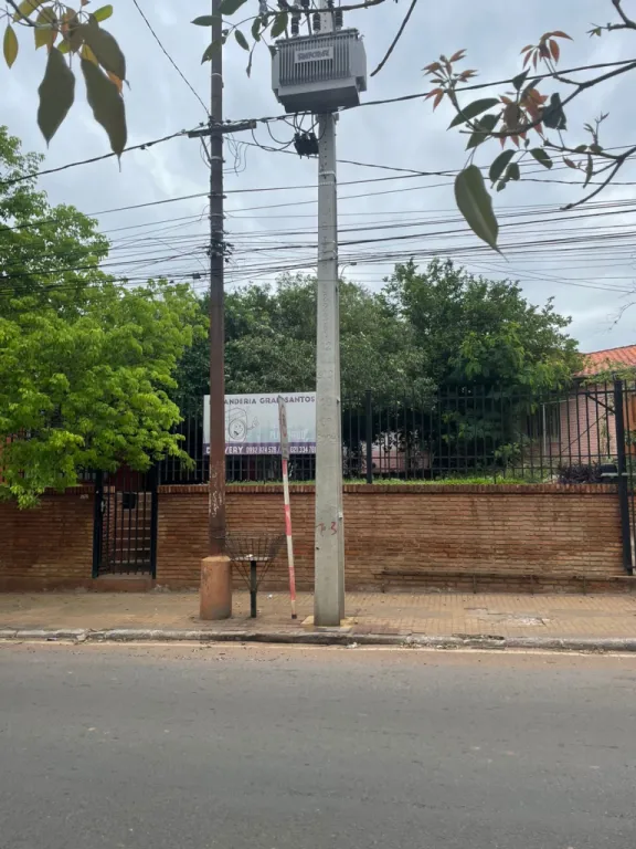 VENDO AMPLIA PROPIEDAD SOBRE AVDA GRAL SANTOS FRENTE AL HOSPITAL DE IPS — foto 2