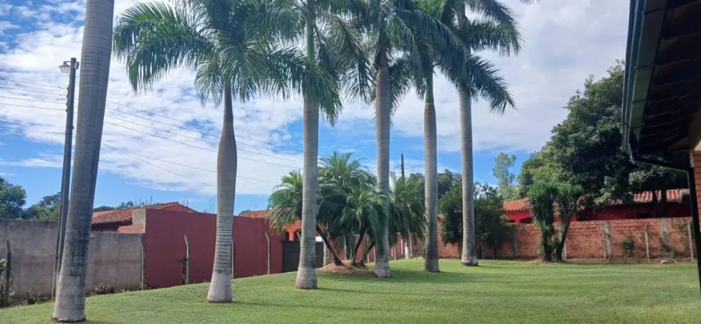 VENDO AMPLIA Y HERMOSA CASA DE 3 DORMITORIOS. ITACURUBI DE LA CORDILLERA, ZONA RESIDENCIAL — foto 2
