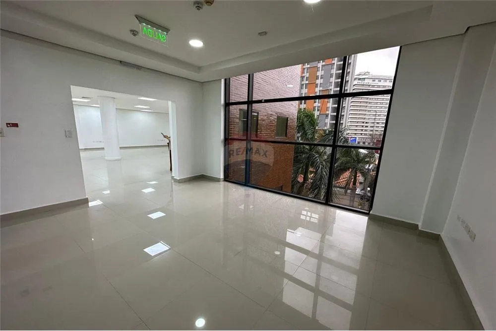 ALQUILO OFICINA CORPORATIVA EN EDIFICIO ROYAL TOWER — foto 3