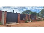 Vendo casa 4 dorms, Cons. 195 m2 en Areguá, Ter 385 m2
