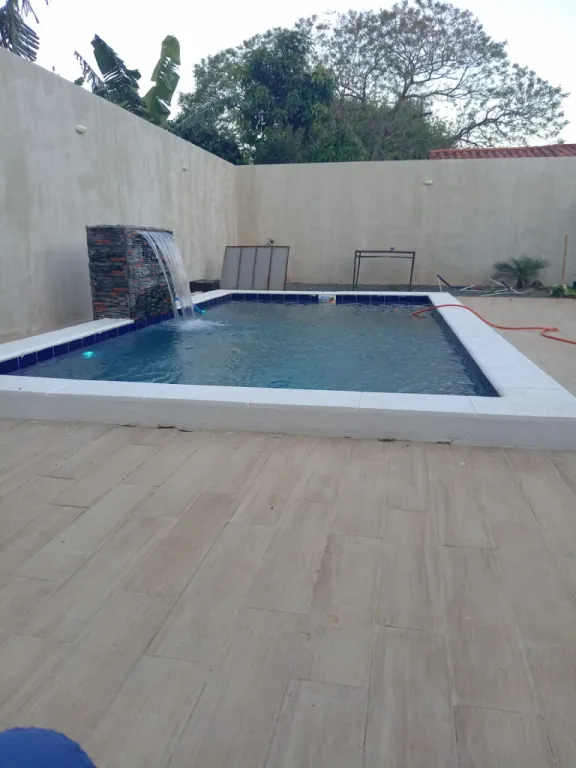Vendo casa 4 dorms, Cons. 195 m2 en Areguá, Ter 385 m2 — фото 2