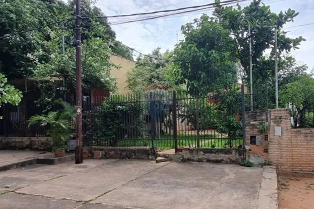 OFERTO TERRENO CON CASA A REFACCIONAR EN BARRIO LAS MERCEDES - ASUNCIÓN — foto 3