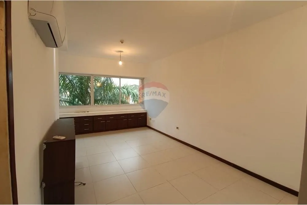 OFERTO MONOAMBIENTE CON COCHERA EN BARRIO GENERAL DÍAZ, ZONA CENTRICA DE ASUNCIÓN — foto 2