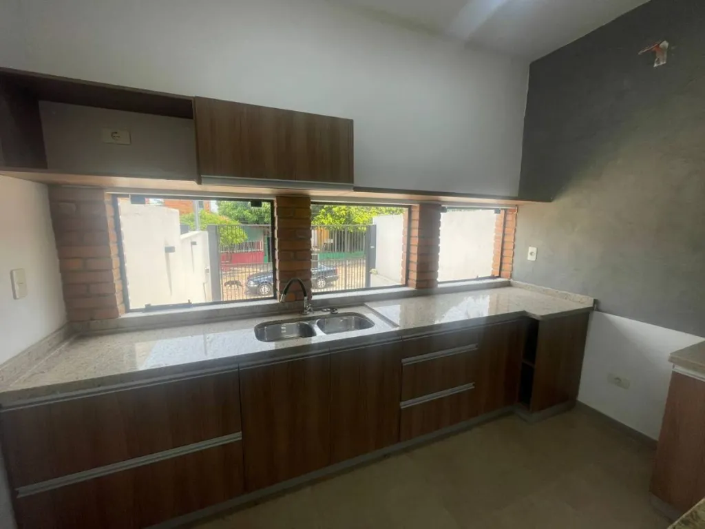 VENDO DÚPLEX DE 3 DORMITORIOS A ESTRENAR EN LAMBARÉ, ZONA CARRETERA DE LÓPEZ — foto 2