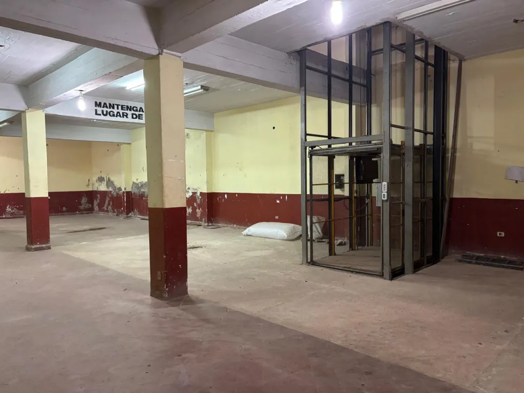 VENDO yo PERMUTO, Edificio de 4 pisos en Bo. San Vicente. — foto 3