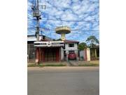 EN VENTA CASA TIPO DUPLEX CON SALON COMERCIAL EN LUQUE