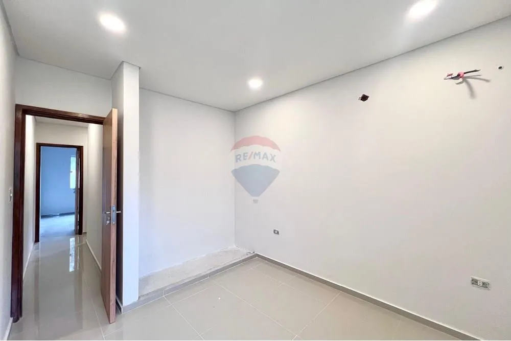 CHALET A ESTRENAR EN LUQUE MORA KUE — foto 3