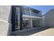 📦 ¡Local Comercial de 240 m2 en Alquiler sobre Julio Correa📍