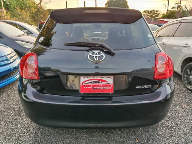 Toyota Auris 2009 — foto 7