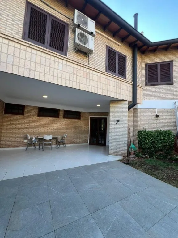 ALQUILO DUPLEX - ZONA MOLAS LOPEZ, BARRIO MBURUCUYA — foto 3