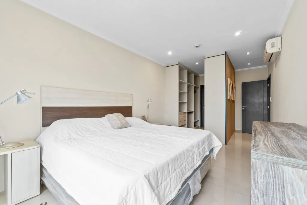 VENDO HERMOSA Y AMPLIA CASA EN ASUNCIÓN — foto 2
