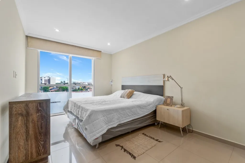 VENDO HERMOSA Y AMPLIA CASA EN ASUNCIÓN — foto 3
