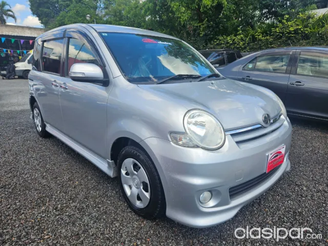 Toyota Sienta 2009 - foto 2
