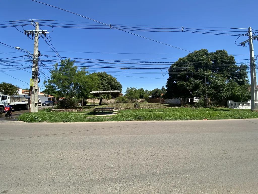 Amplio terreno en esquina en el centro de Mariano Roque Alonso — foto 2