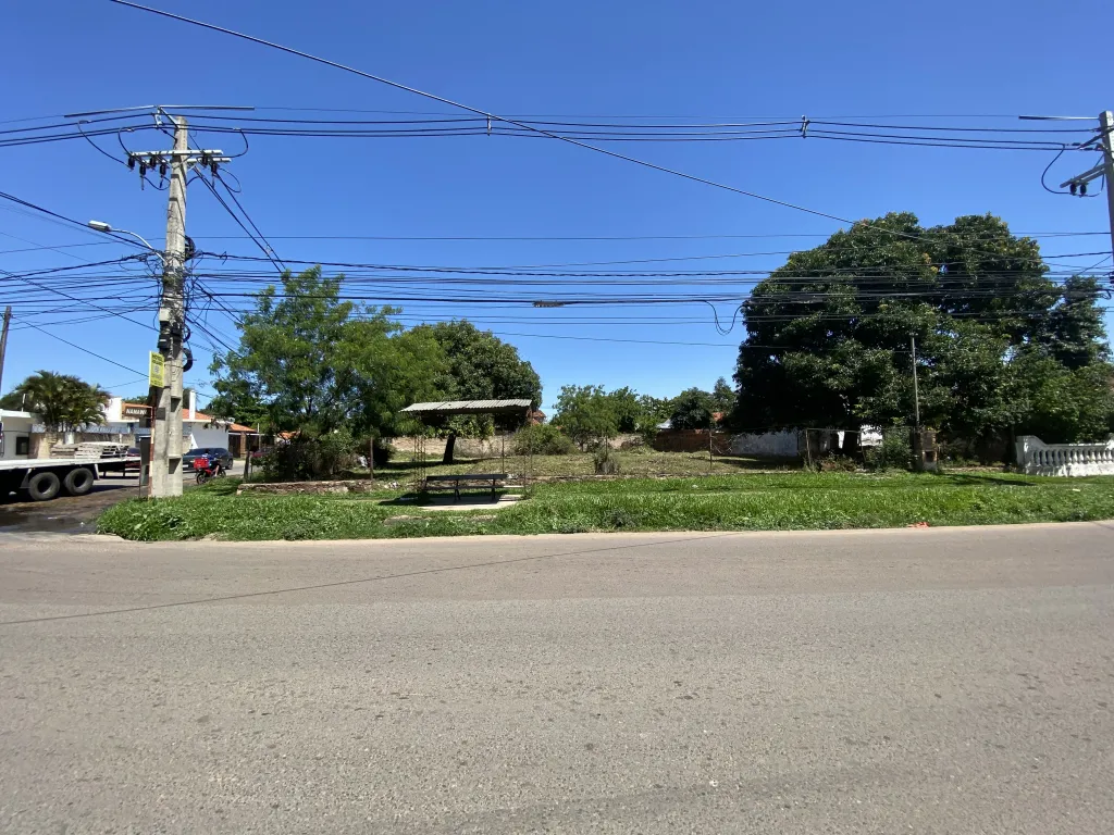 Amplio terreno en esquina en el centro de Mariano Roque Alonso — foto 3
