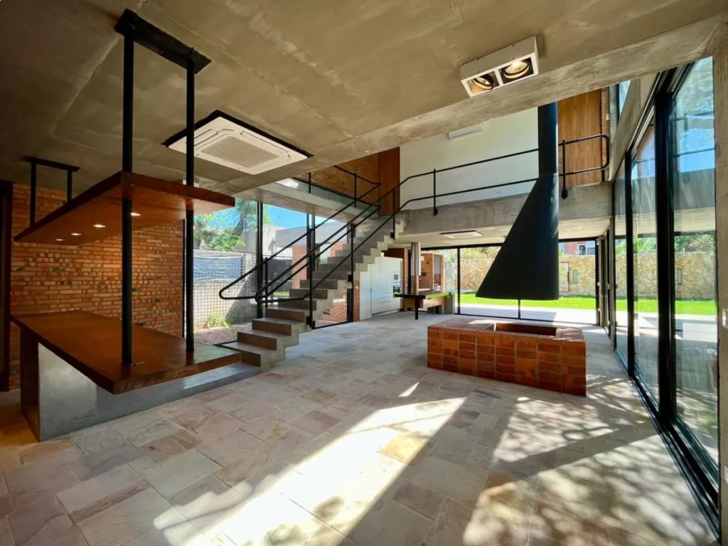 ALQUILER – IMPONENTE RESIDENCIA A ESTRENAR EN EL YACHT Y GOLF CLUB PARAGUAYO — photo 2