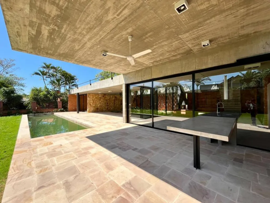 ALQUILER – IMPONENTE RESIDENCIA A ESTRENAR EN EL YACHT Y GOLF CLUB PARAGUAYO — photo 3