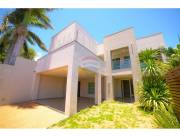 Residencia en Alquiler. Barrios Los Laureles - Asunción.