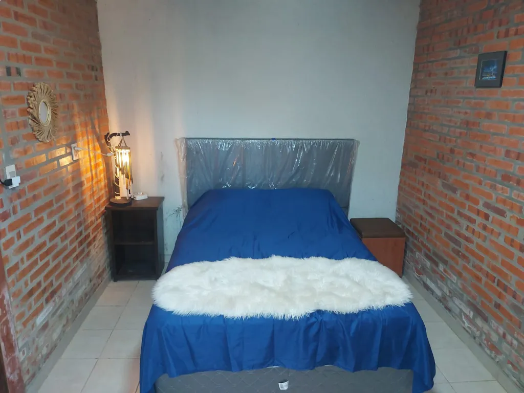 VENTA CASA con piscina a pasos de Av Neumann. 2 dormitorios amplio patio — foto 3