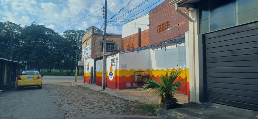 IMPORTANTE LOCAL COMERCIAL, en esquina, LUQUE — фото 2
