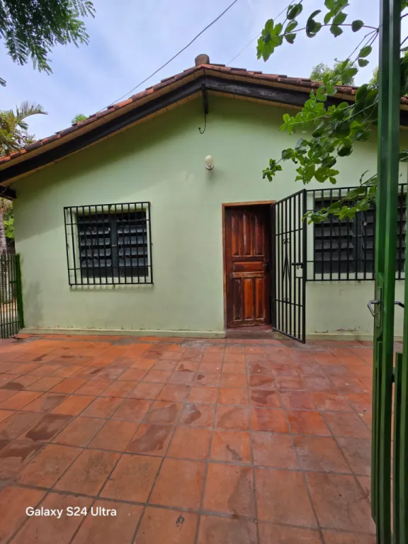 ¡CASA EN VENTA EN ÑEMBY, CENTRO! — foto 2