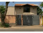 VENTA DE HERMOSA CASA EN EL BARRIO MBURUCUYA