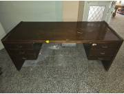 Vendo escritorio de madera pesada