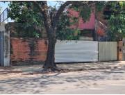 VENDO TERRENO SOBRE VENEZUELA (con construcción a demoler)