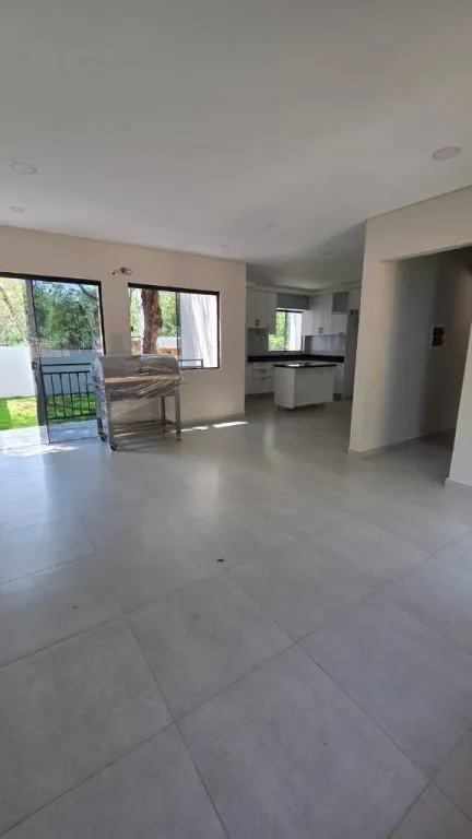 VENDO CASA A ESTRENAR DE 3 DORMITORIOS EN BARRIO CERRADO PARAISO. MARAMBURÉ - LUQUE — foto 3