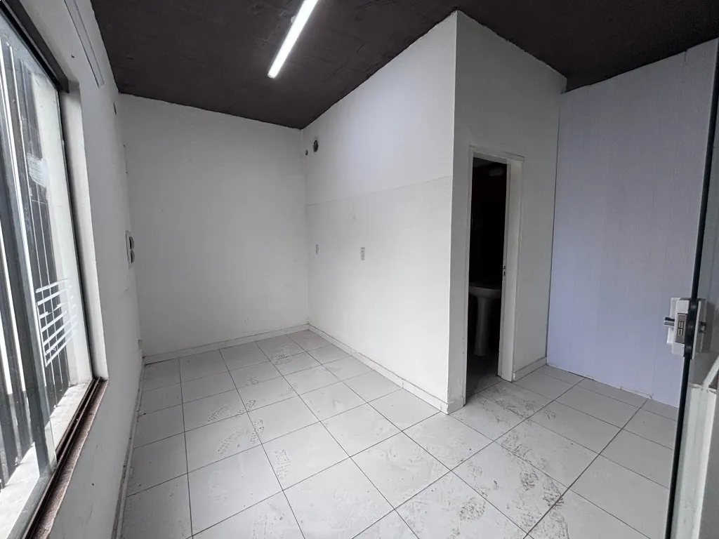 Alquilo salon comercial cod 5877. Mas iva — Foto 3