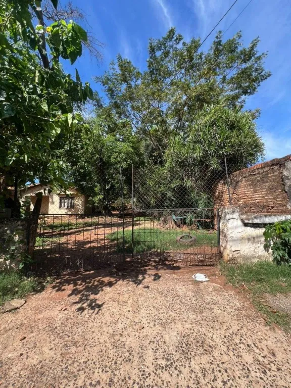 VENDO AMPLIO TERRENO EN BARRIO NAZARETH, A 100 m DE LA TERMINAL — foto 2